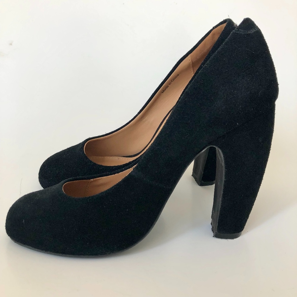 Kimchi Blue • Gretel Suede Pump • Black